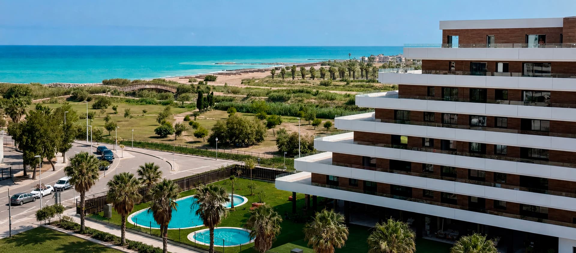Panoramic BEACH I & II junto al mar, con zonas verdes y piscinas comunitarias.